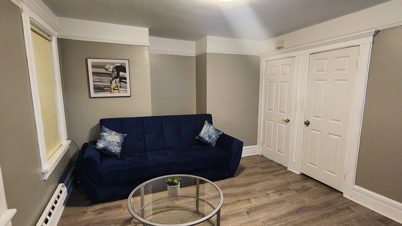 Photo of Livingroom in Cove - East Side - Shippan