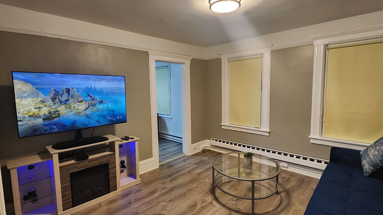 Photo of Livingroom in Cove - East Side - Shippan