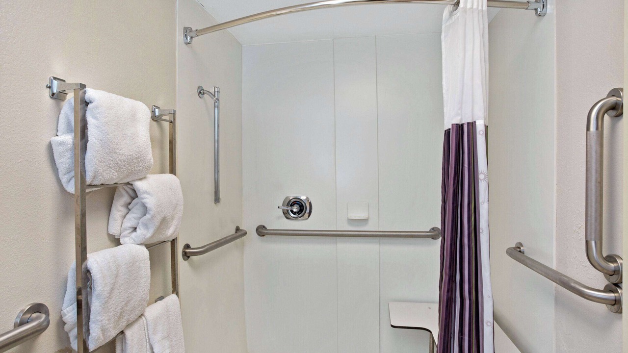 Photo of Bathroom in Long Wharf