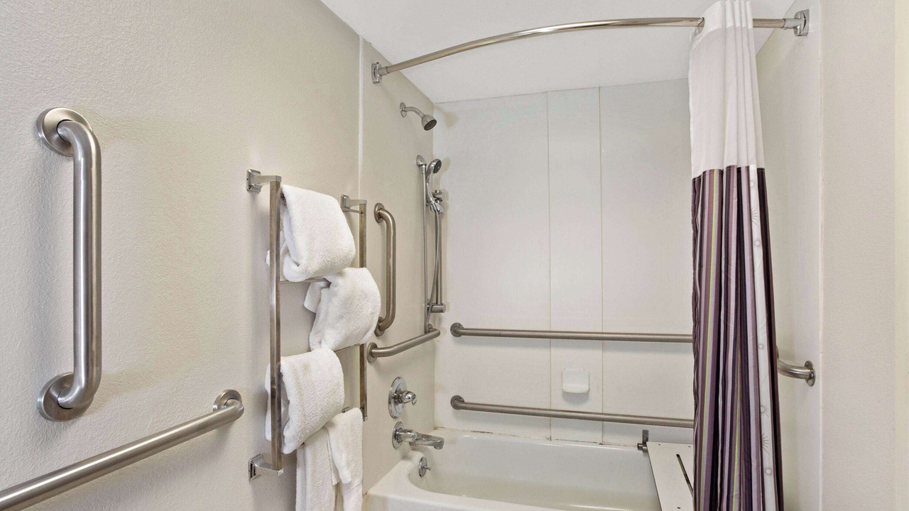 Photo of Bathroom in Long Wharf