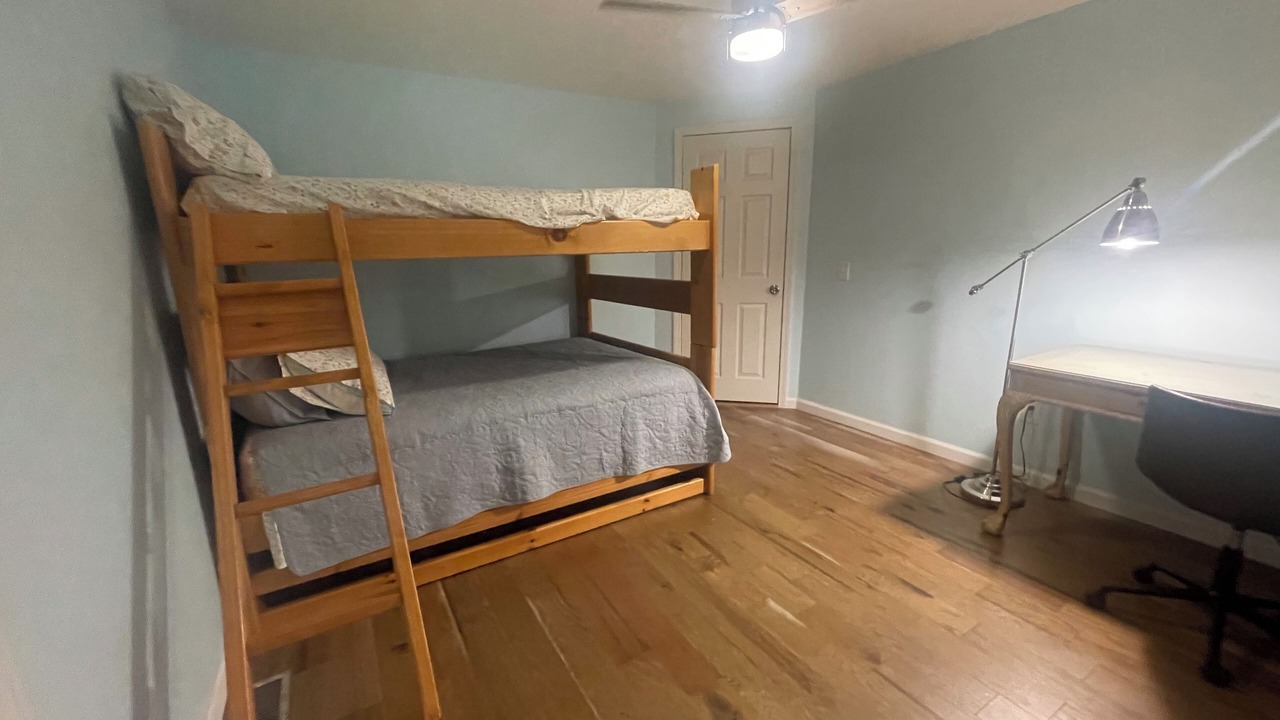 Photo of Bedroom in Charlotteville
