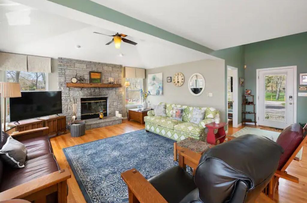 Photo of Livingroom in Stonington
