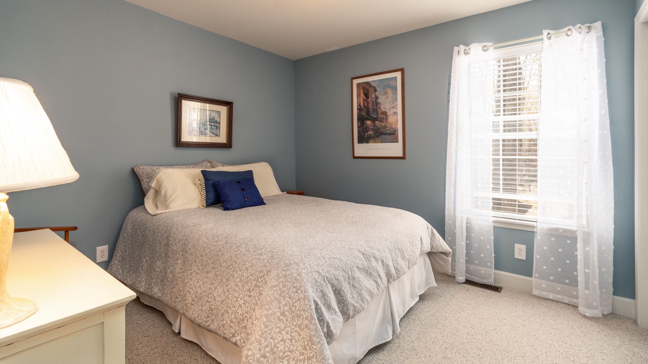 Photo of Bedroom in Rowland