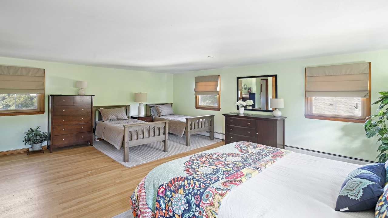 Photo of Bedroom in Lee