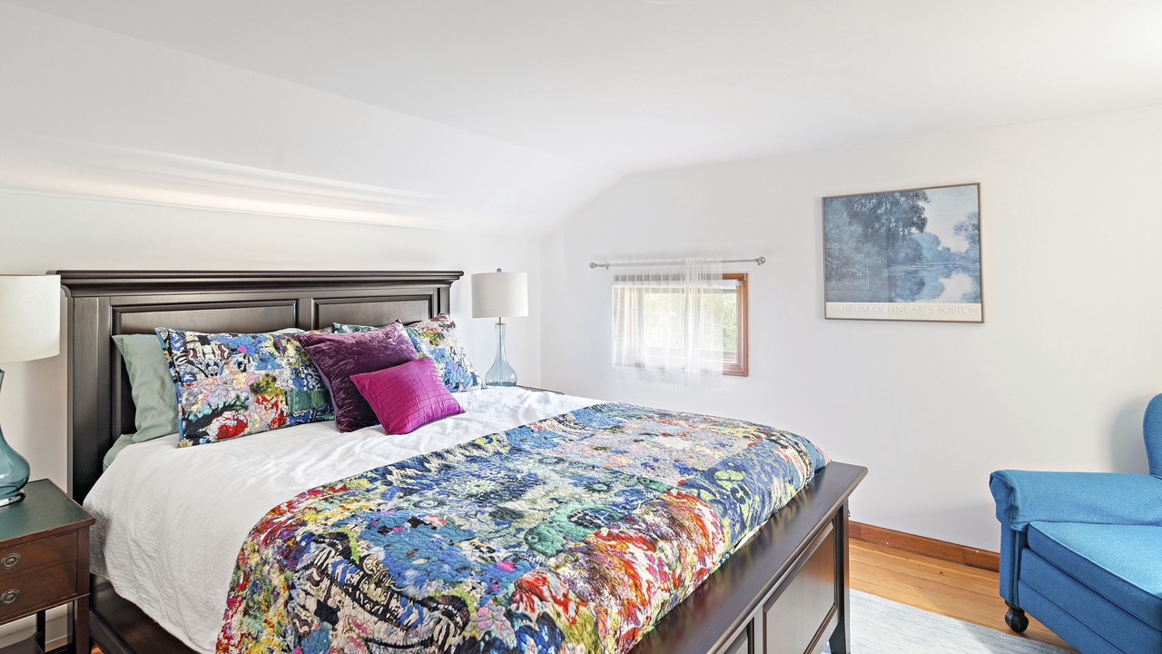 Photo of Bedroom in Lee