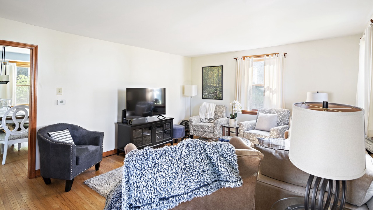 Photo of Livingroom in Lee