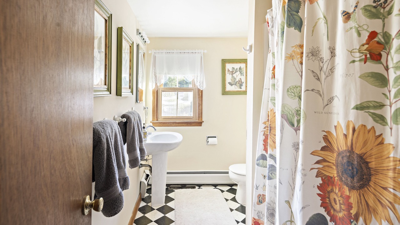 Photo of Bathroom in Lee