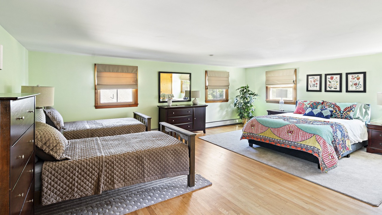 Photo of Bedroom in Lee
