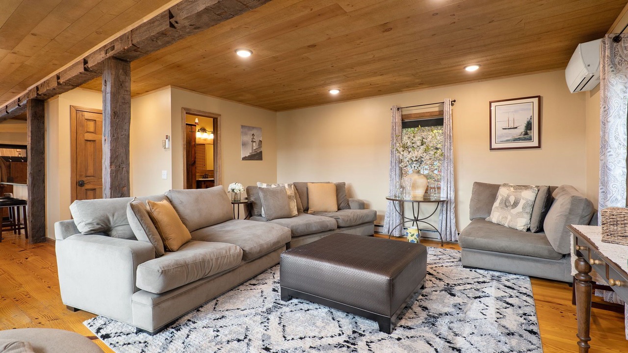 Photo of Livingroom in Bolton Landing