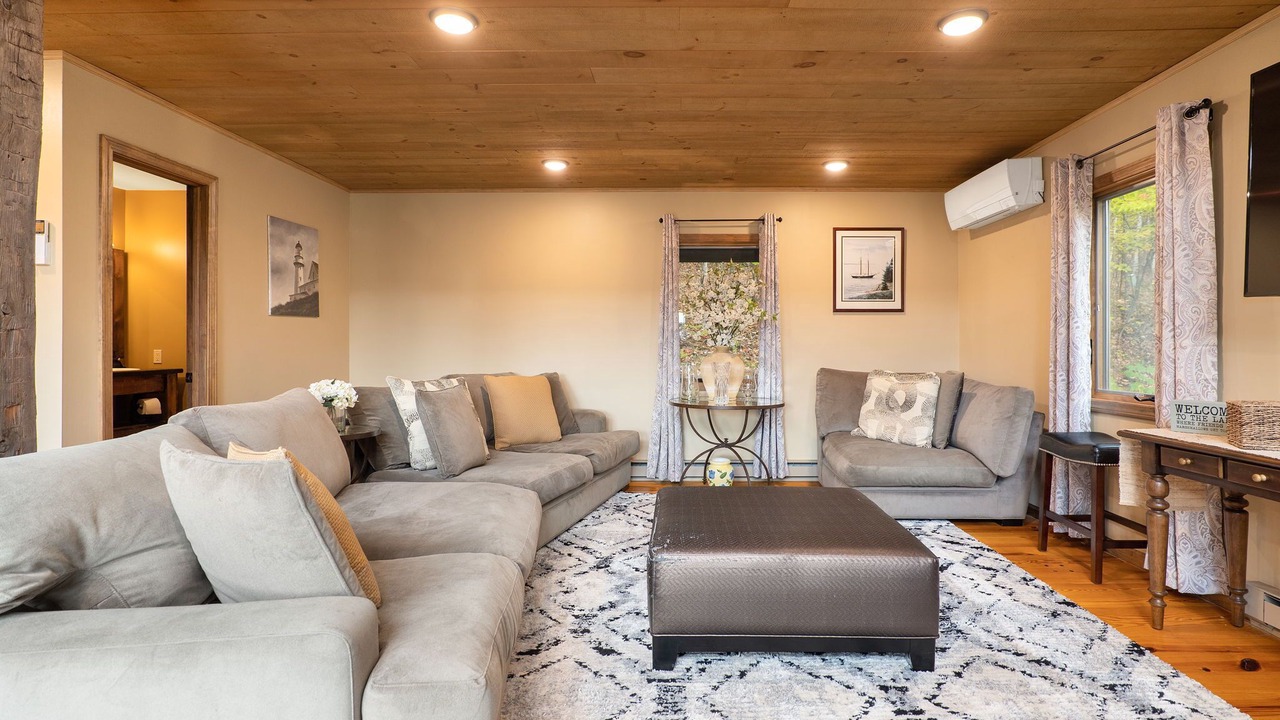 Photo of Livingroom in Bolton Landing