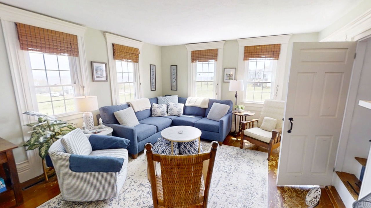 Photo of Livingroom in Mid-Coast and Islands
