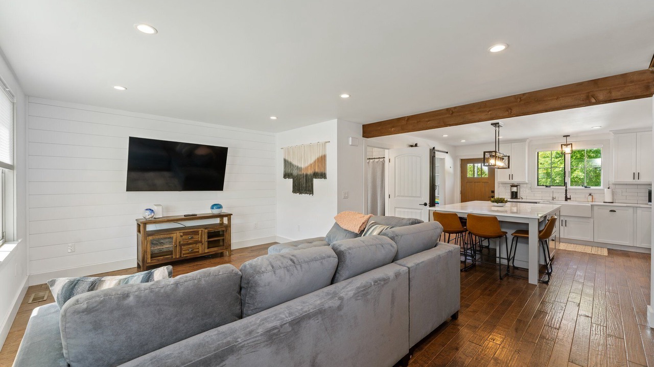 Photo of Livingroom in Narragansett