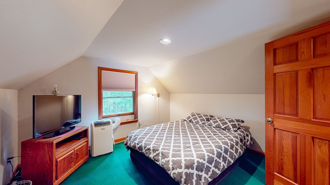 Photo of Bedroom in Raymond