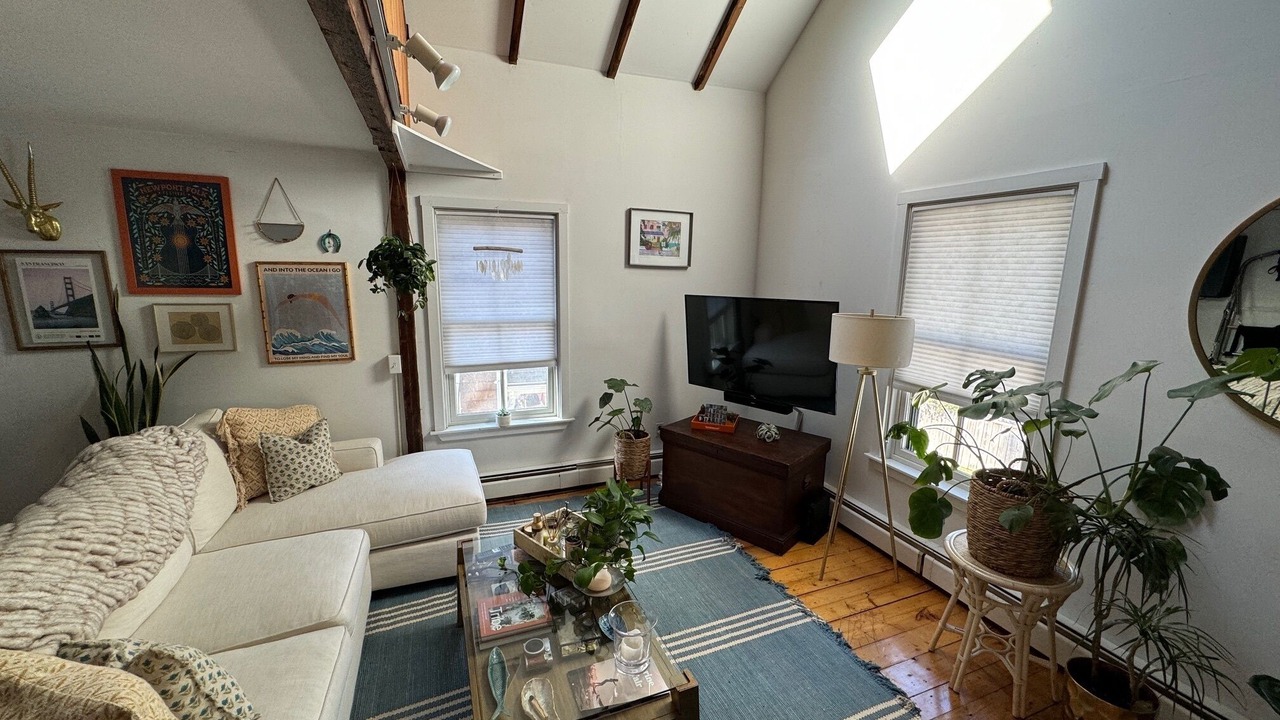 Photo of Livingroom in The Point