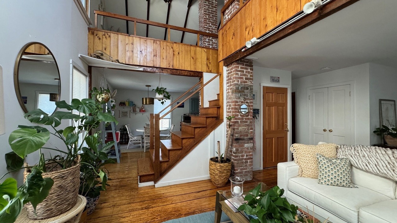 Photo of Livingroom in The Point