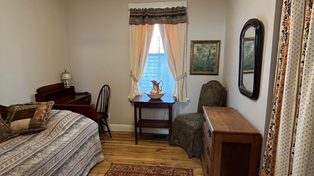 Photo of Bedroom in Hudson