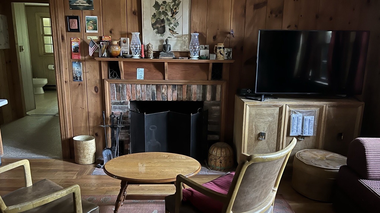 Photo of Livingroom in Alton
