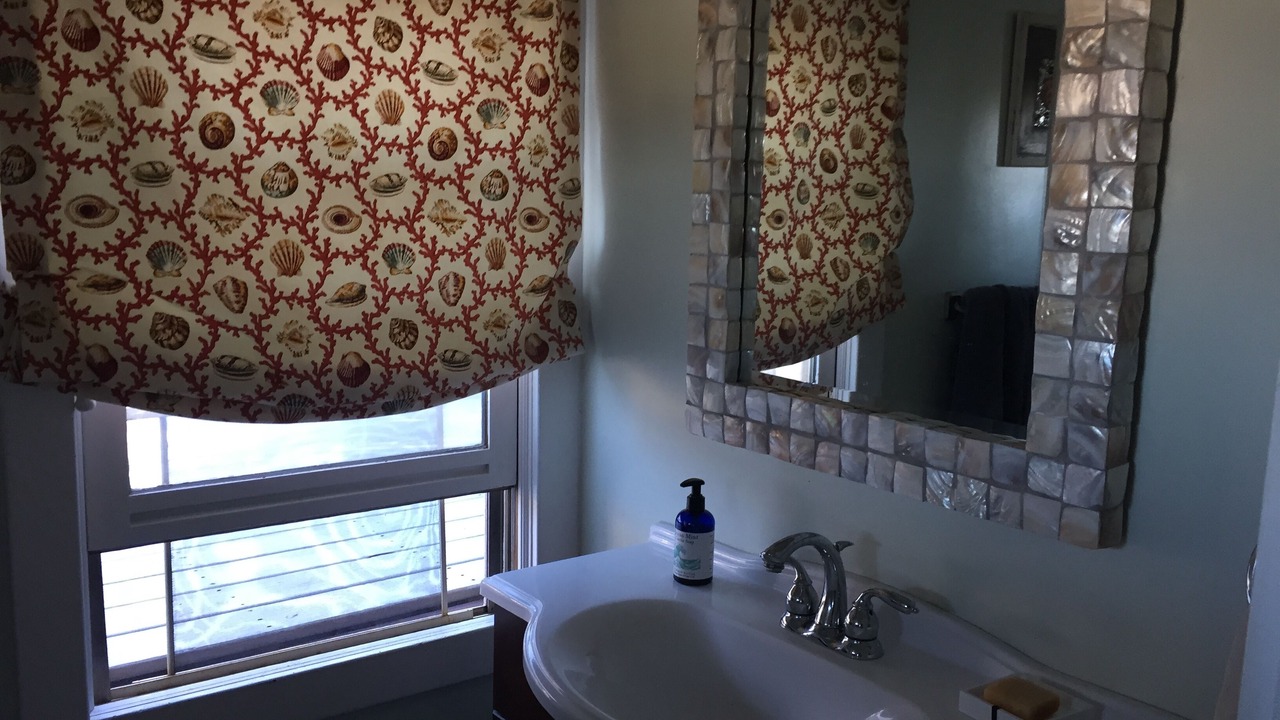 Photo of Bathroom in Bellevue Avenue Historic District