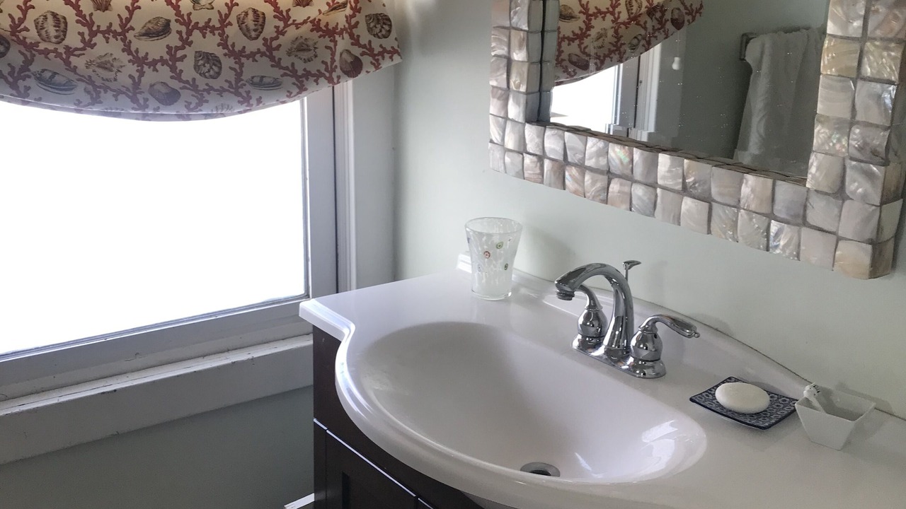 Photo of Bathroom in Bellevue Avenue Historic District