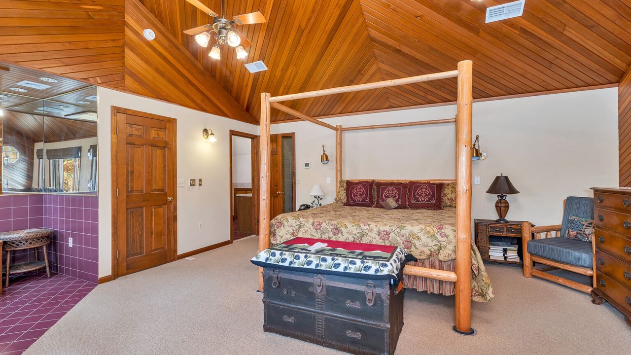 Photo of Bedroom in Moultonborough