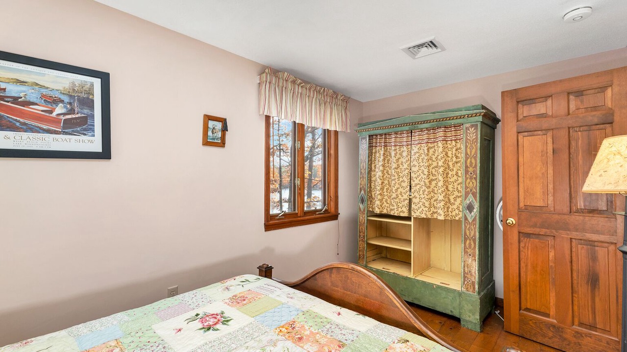 Photo of Bedroom in Moultonborough