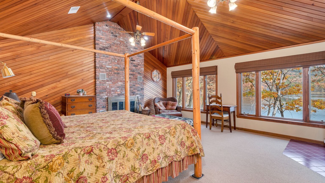 Photo of Bedroom in Moultonborough