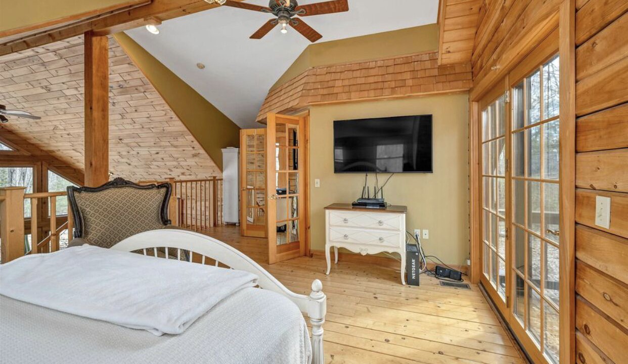 Photo of Bedroom in Moultonborough