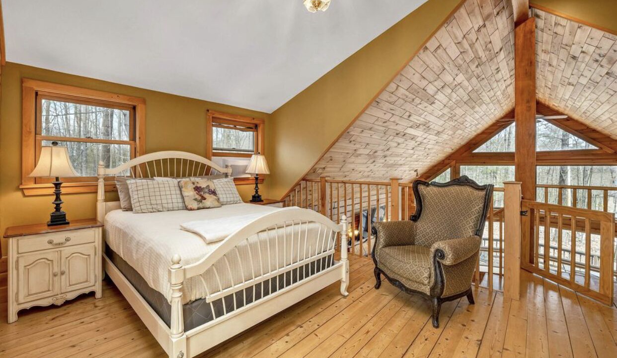 Photo of Bedroom in Moultonborough