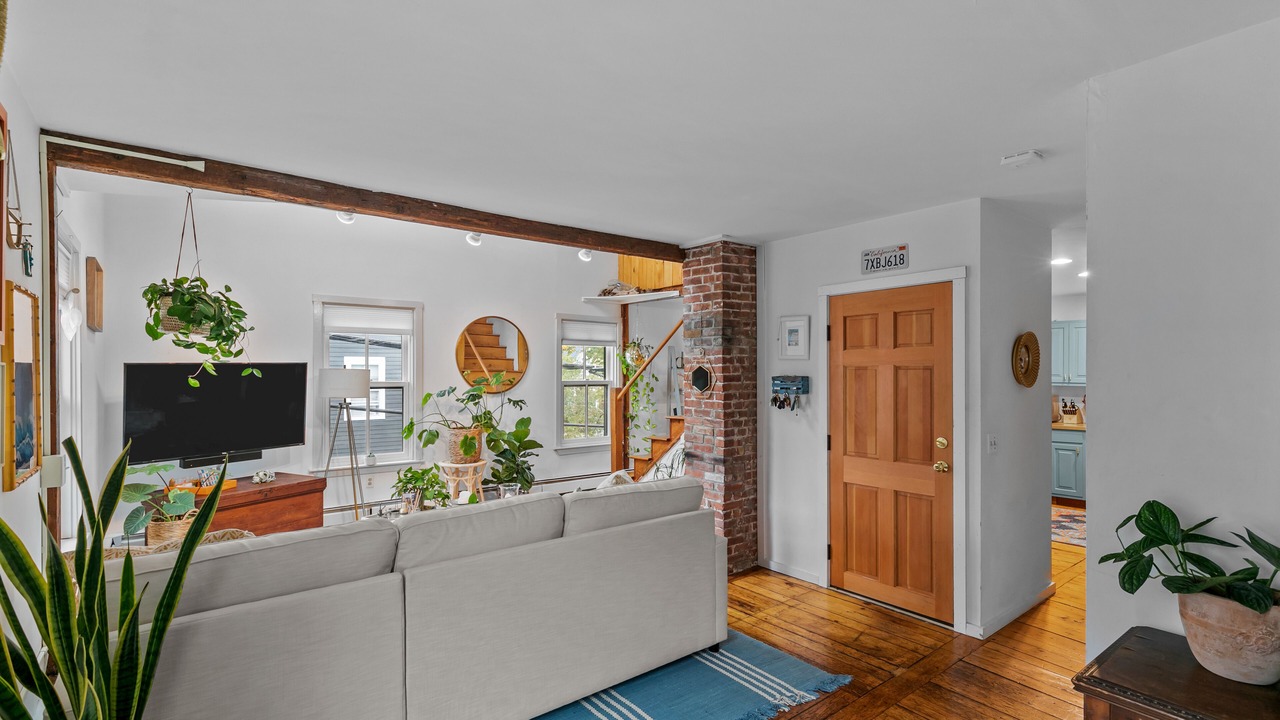 Photo of Livingroom in The Point