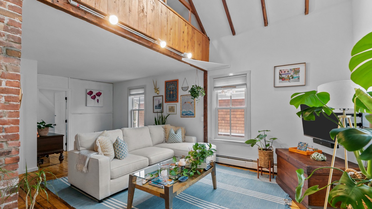 Photo of Livingroom in The Point