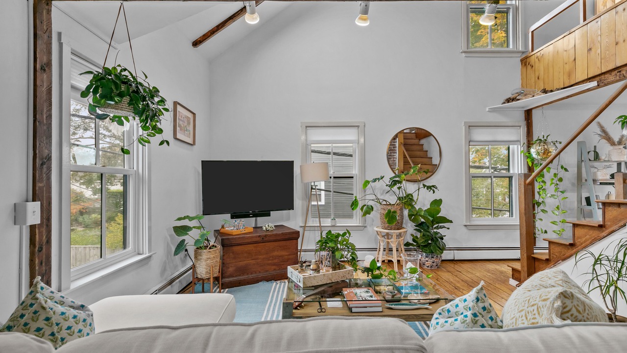 Photo of Livingroom in The Point