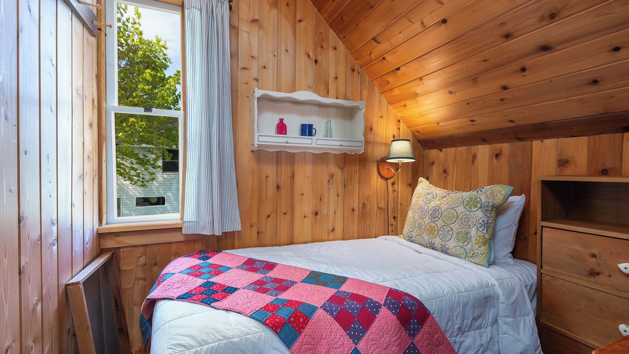 Photo of Bedroom in Mid-Coast and Islands