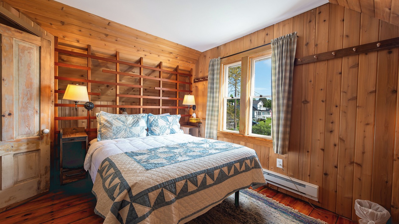 Photo of Bedroom in Mid-Coast and Islands