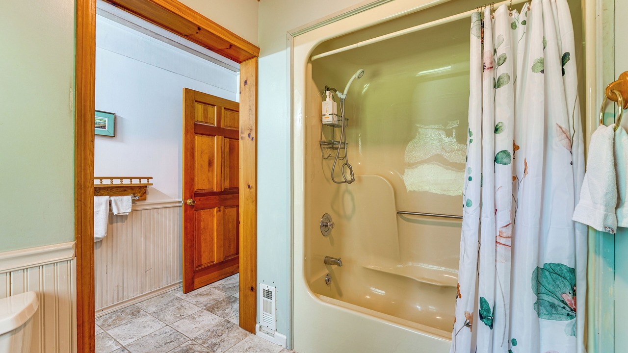 Photo of Bathroom in Isle of Springs