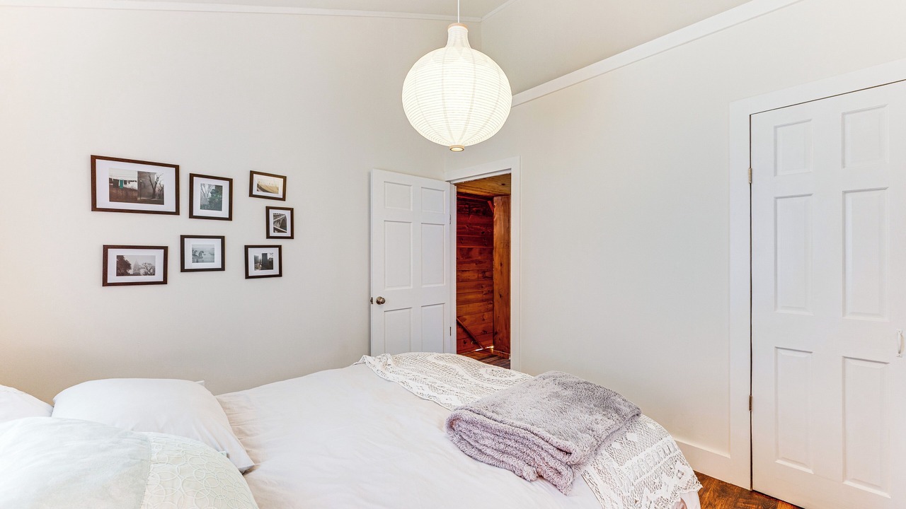 Photo of Bedroom in Hill