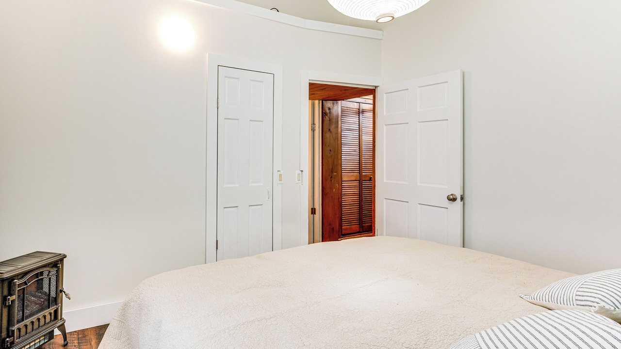 Photo of Bedroom in Hill