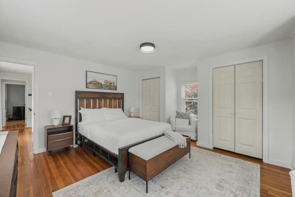 Photo of Bedroom in Lee