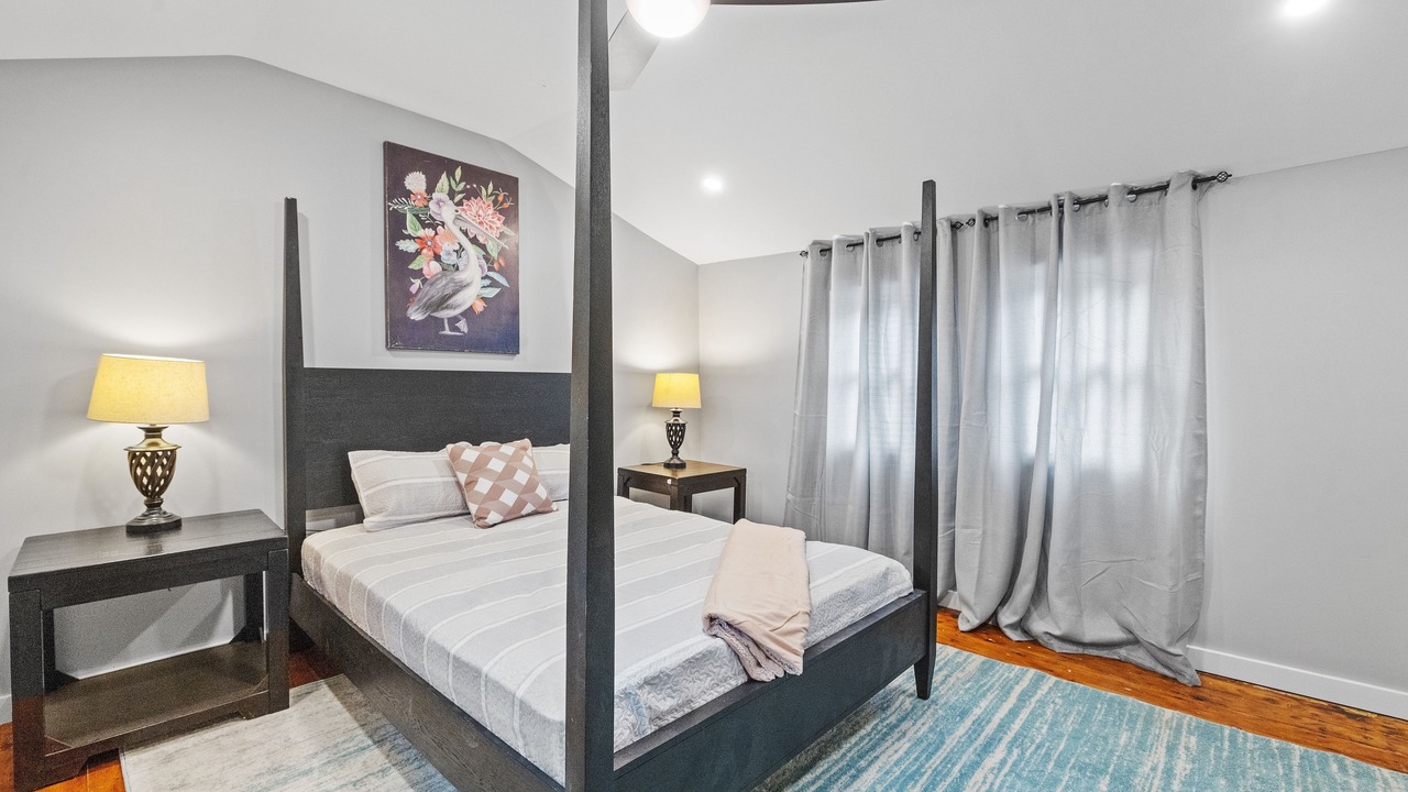 Photo of Bedroom in Alton