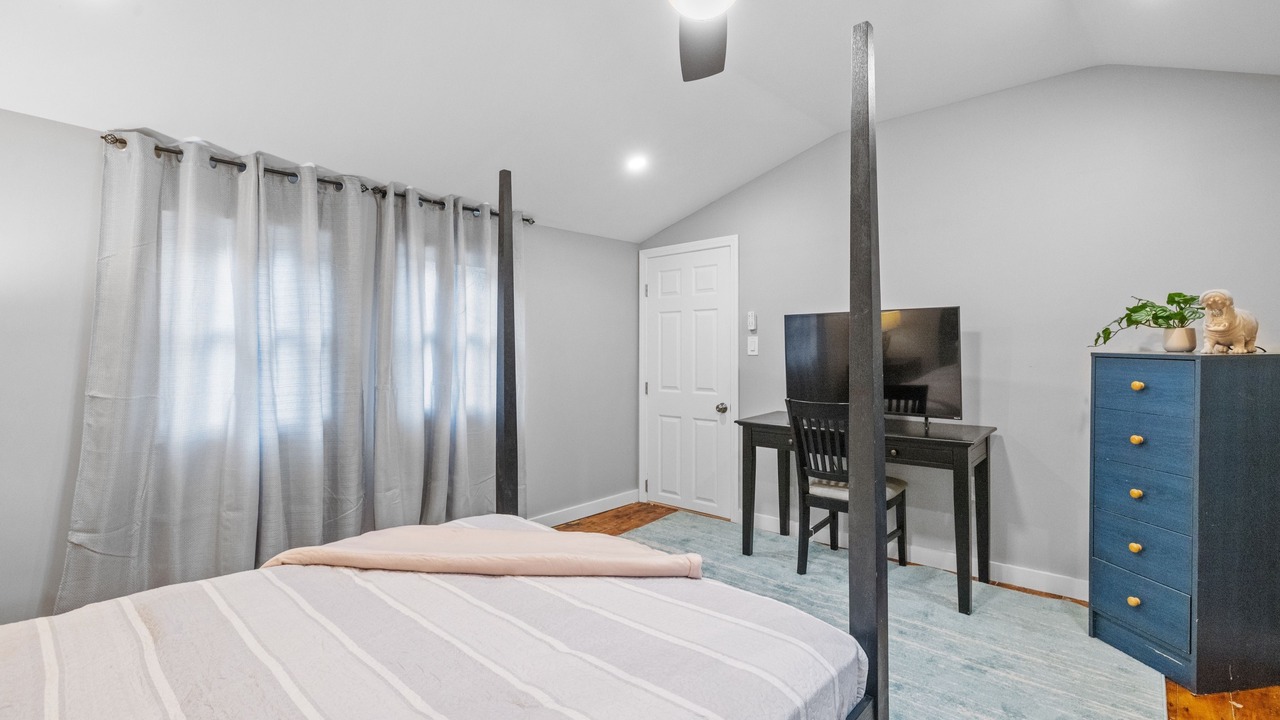 Photo of Bedroom in Alton