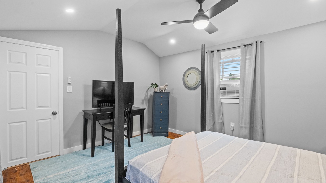 Photo of Bedroom in Alton