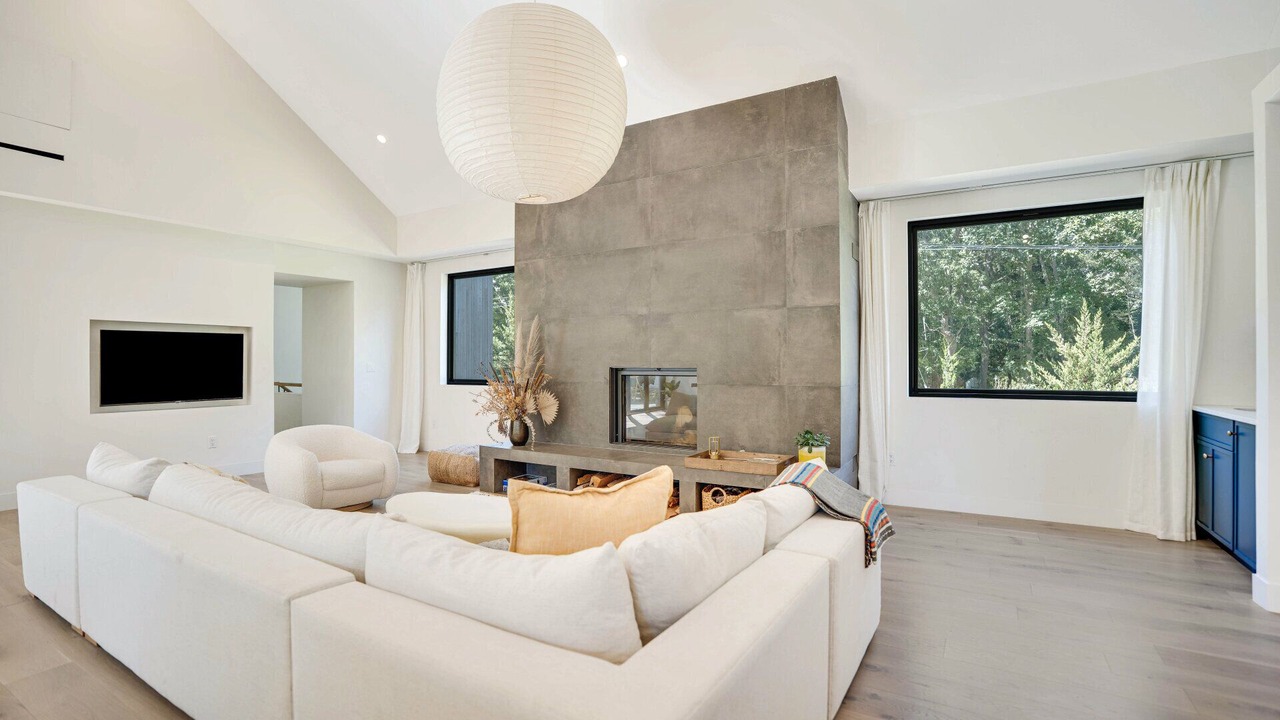 Photo of Livingroom in Northwest Harbor
