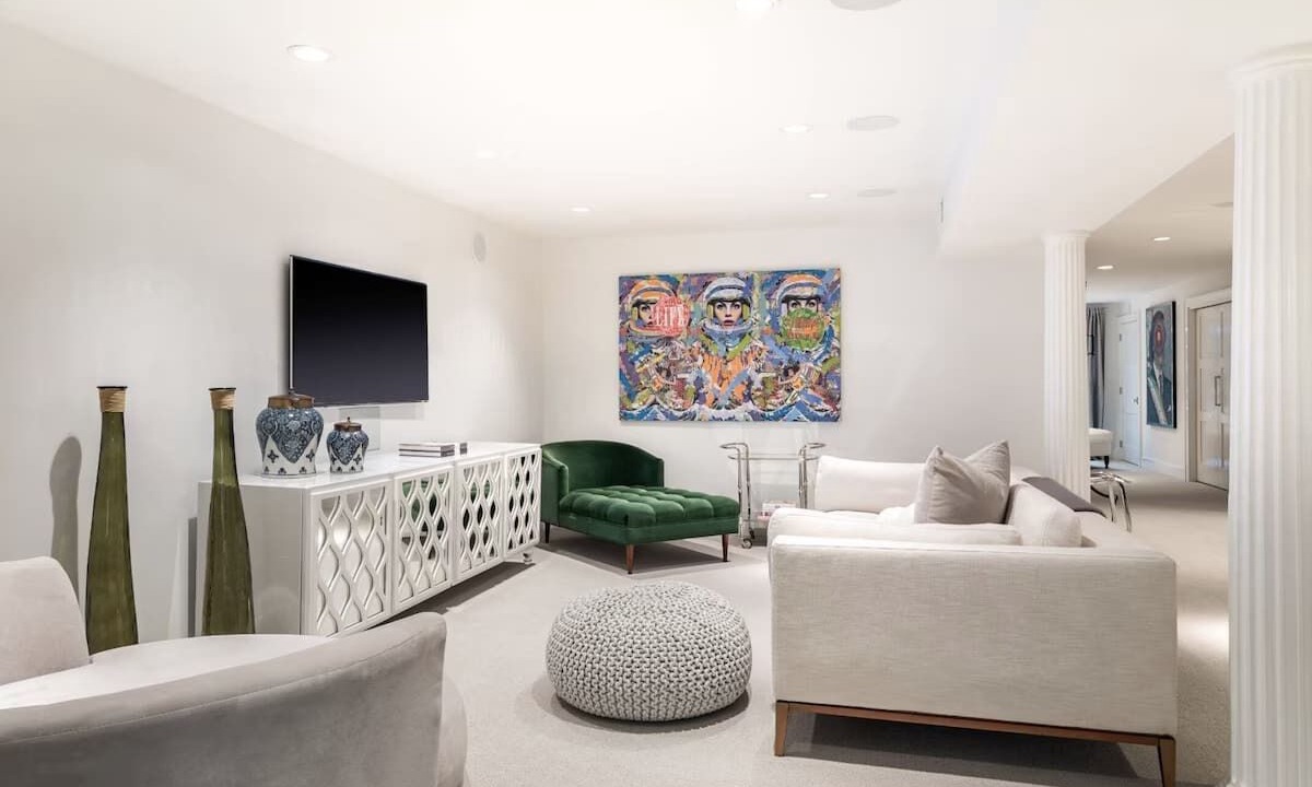 Photo of Livingroom in Northwest Harbor