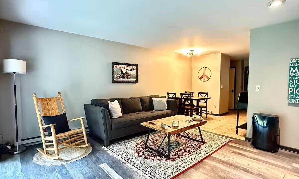 Photo of Livingroom in Warren