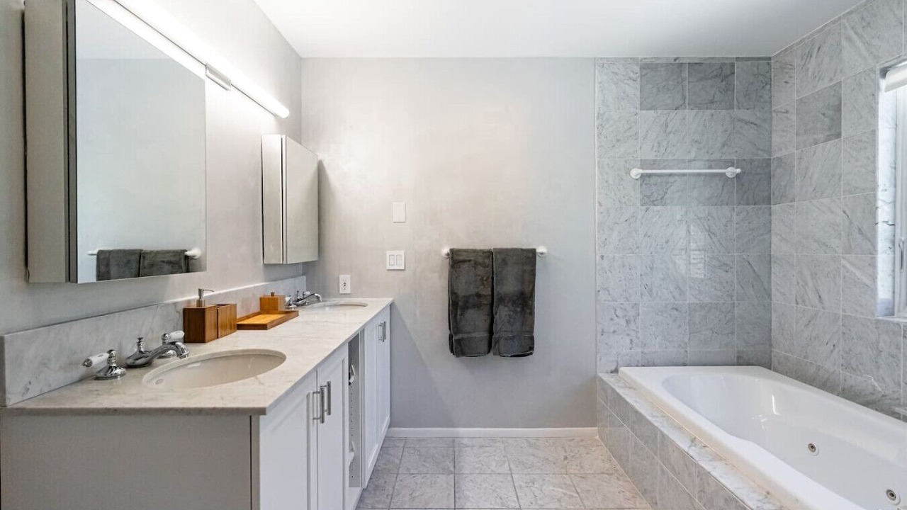 Photo of Bathroom in Shinnecock Hills