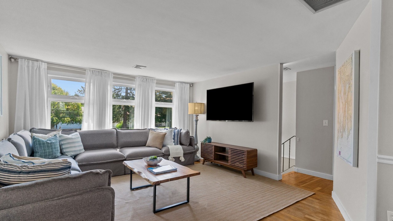Photo of Livingroom in Newport East