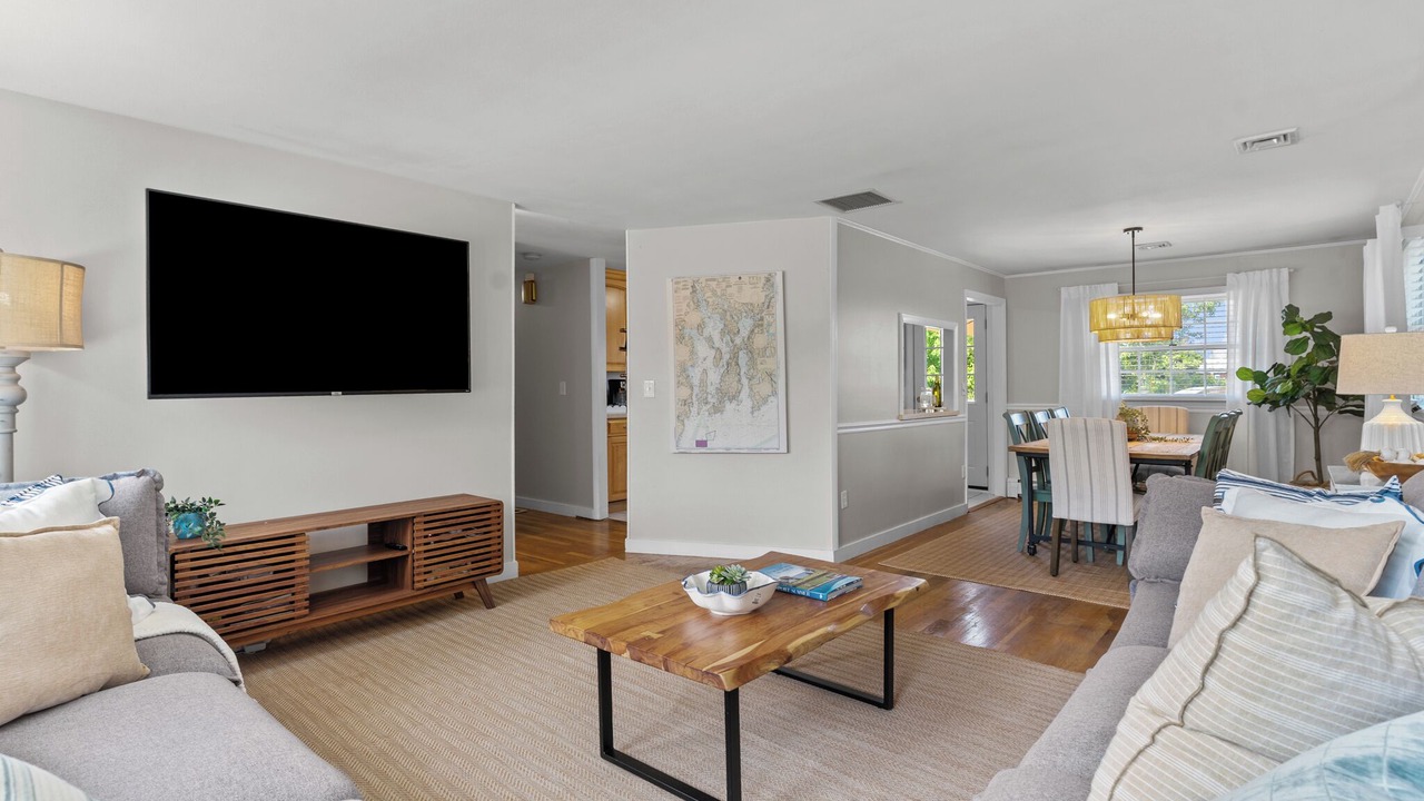 Photo of Livingroom in Newport East