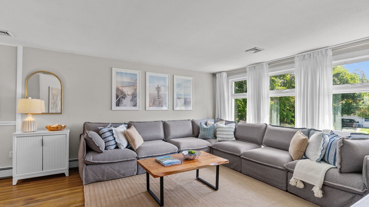 Photo of Livingroom in Newport East