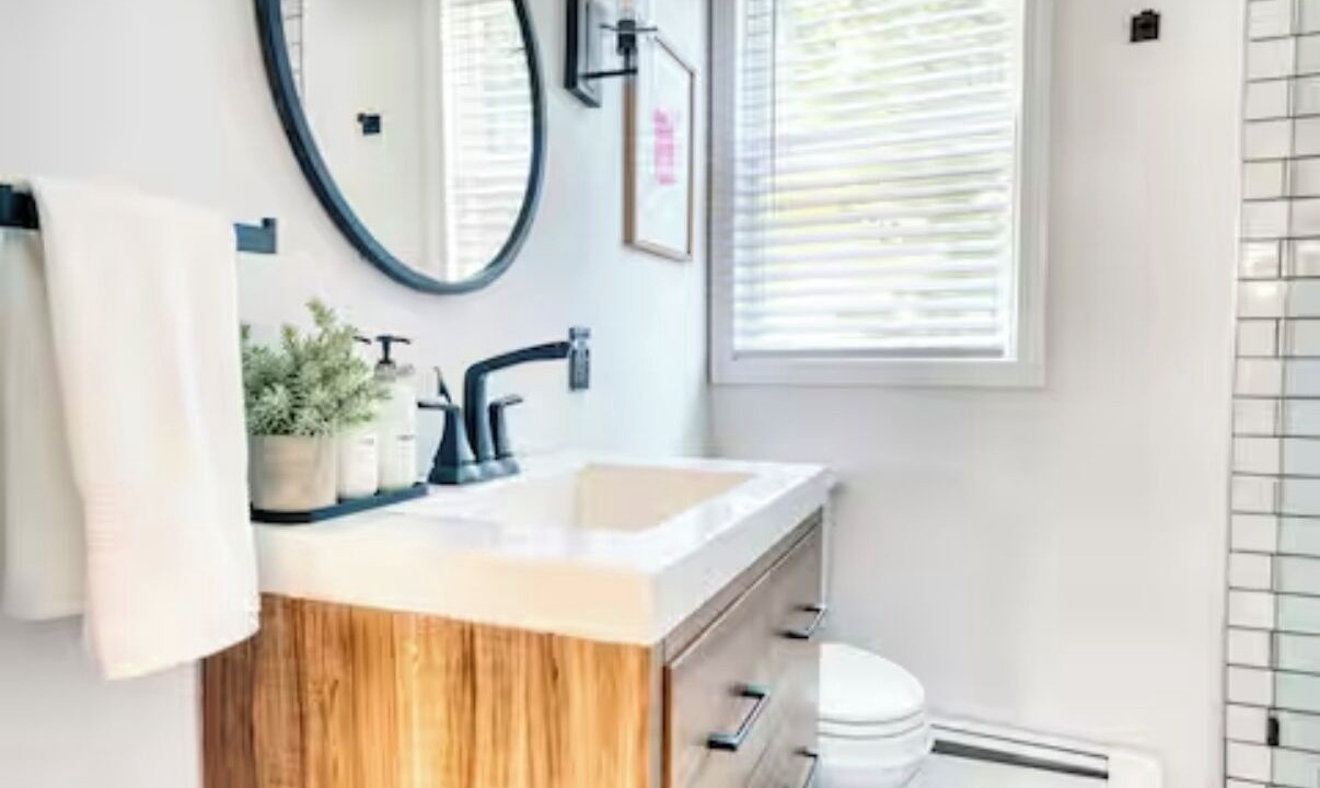 Photo of Bathroom in East Shore