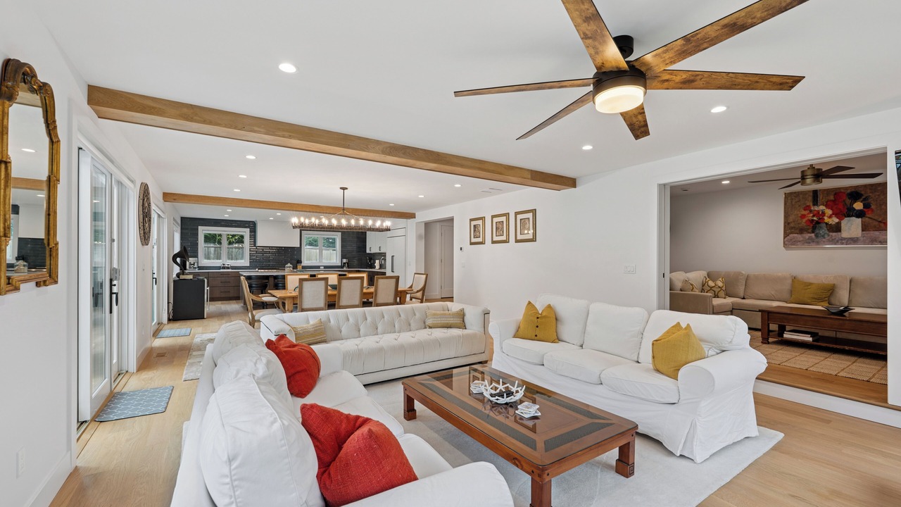 Photo of Livingroom in East Hampton North
