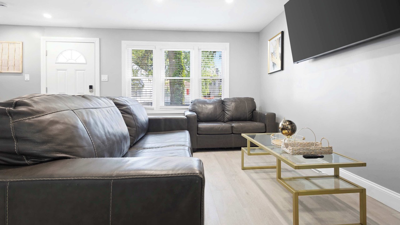 Photo of Livingroom in Downtown Niagara Falls